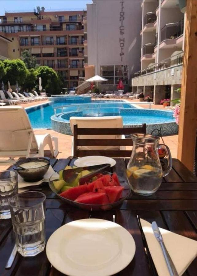 Tropics Hotel Sveti Vlas Exterior photo