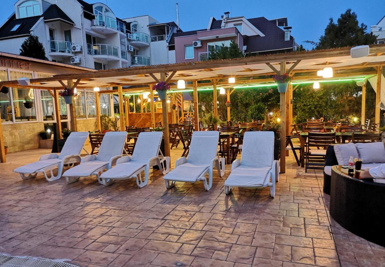 Tropics Hotel Sveti Vlas Exterior photo